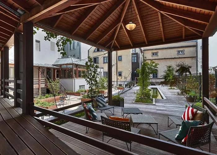 Urban Yard Hotel