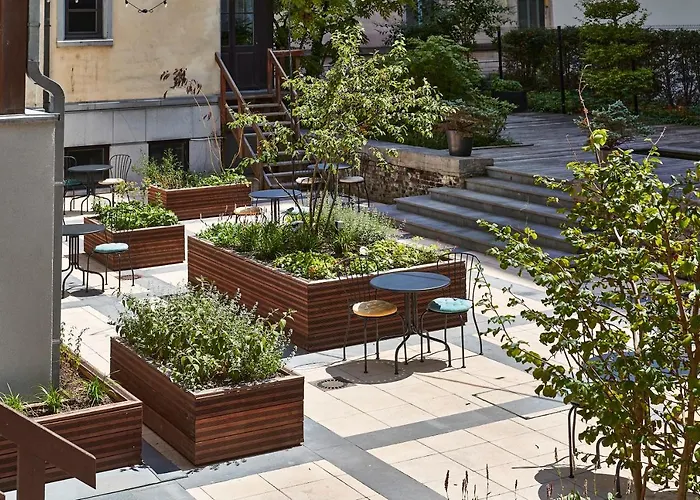 Urban Yard Hotel